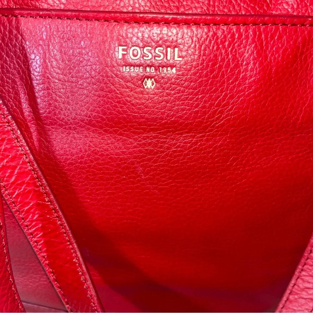 Fossil Red Leather Tote Bag with Classic Design, she’s a beauty! - Picture 6 of 10